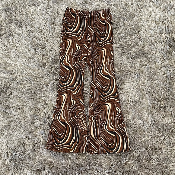 SHEIN - Girls Allover Marble Print Flare Leg Pants - Picture 2 of 6